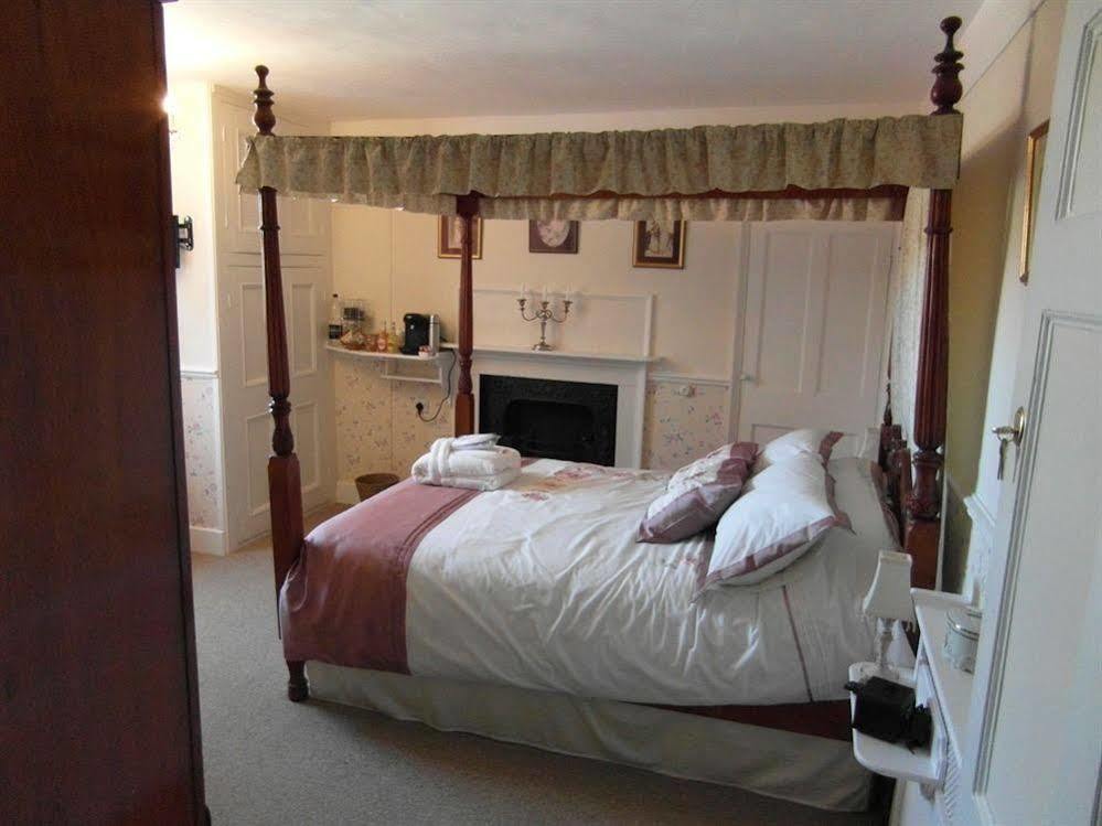 Bed and Breakfast Saint Hilda'S House Уитби Экстерьер фото