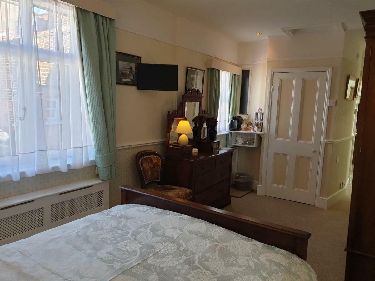Bed and Breakfast Saint Hilda'S House Уитби Экстерьер фото