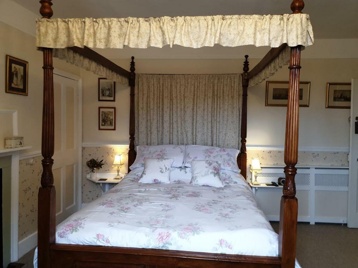 Bed and Breakfast Saint Hilda'S House Уитби Экстерьер фото