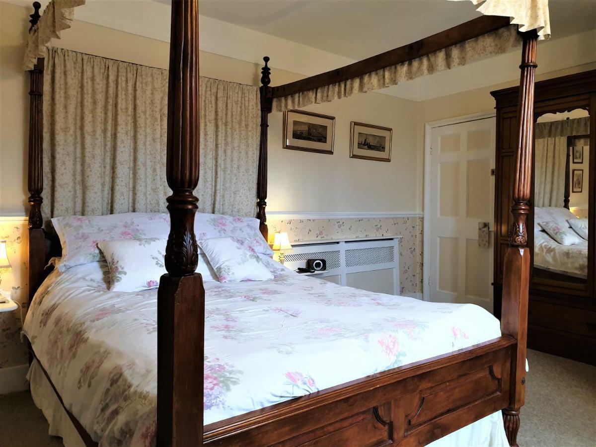Bed and Breakfast Saint Hilda'S House Уитби Экстерьер фото