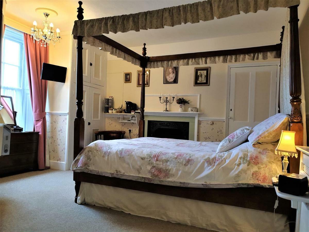 Bed and Breakfast Saint Hilda'S House Уитби Экстерьер фото